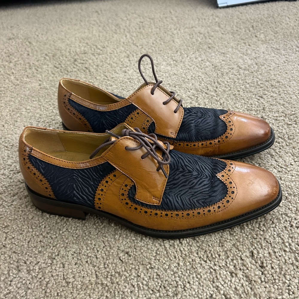 Stacy Adams Men's Tan and Black Oxford Shoes - Picture 3 of 6